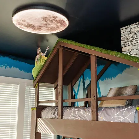 Holiday home Swiftie Dream House-rooftop Patio-mins To Broadway