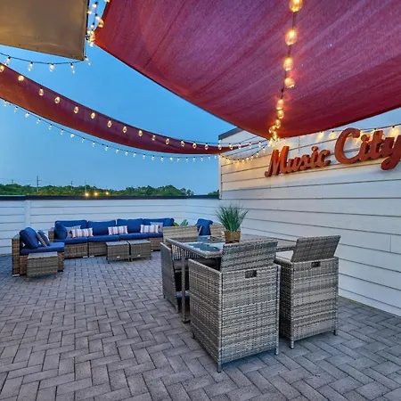 Rooftop Fire Pit + River Views 4br Sleeps 12 Nashville