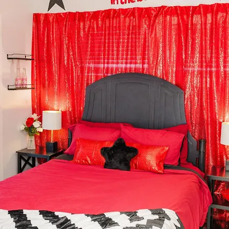 Swiftie Dream House-rooftop Patio-mins To Broadway *
