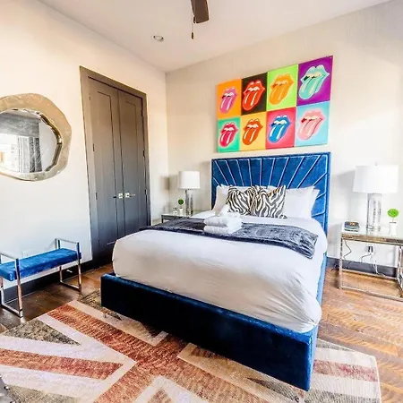 Boots & Broadway - 2 Units - Mins To Broadway *