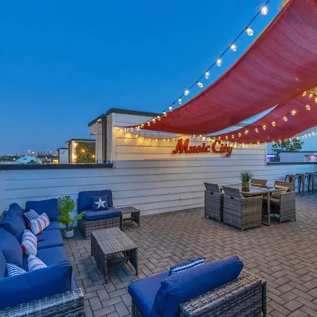 Rooftop Fire Pit + River Views 4br Sleeps 12 Holiday home