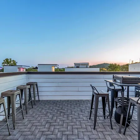 Holiday home Rooftop Fire Pit + River Views 4br Sleeps 12 Nashville