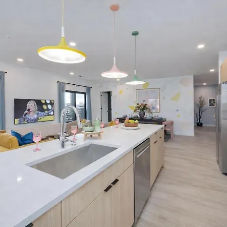 Hyve-anthem-private Balconies-walk To Broadway Holiday home *