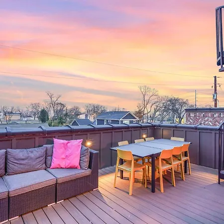 Holiday home Swiftie Dream House-rooftop Patio-mins To Broadway Nashville