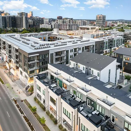 Boots & Broadway - 2 Units - Mins To Broadway
