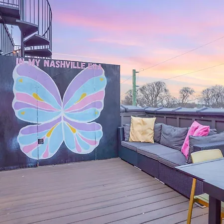Swiftie Dream House-rooftop Patio-mins To Broadway Nashville