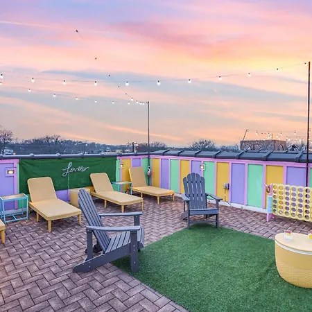 Holiday home Swiftie Dream House-rooftop Patio-mins To Broadway Nashville