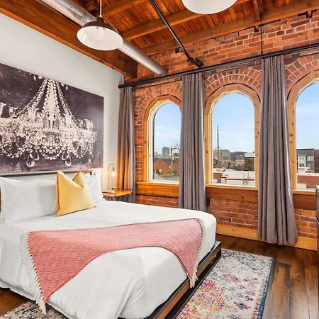 Apartment Rustic Loft W/ Speakeasy & Pool | Near Broadway *