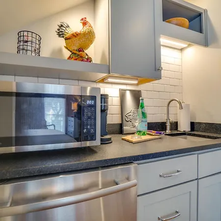 Apartment 1 Mi To Centennial Park, Couple's West End Retreat Nashville