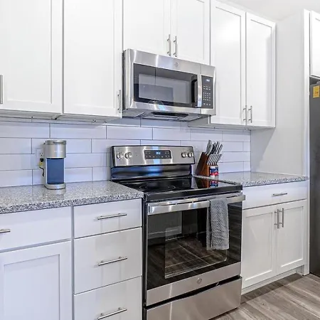 Apartment Landing Modern With Amazing Amenities