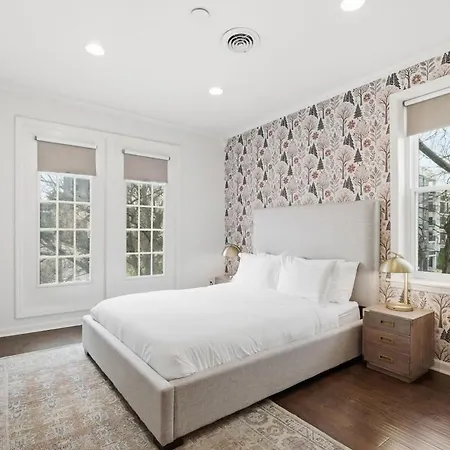 Comfortable 3br |minutes To Broadway| Parking *