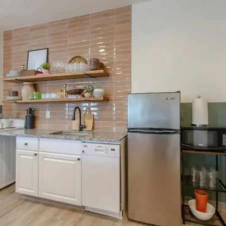 The Main Jane Apartment