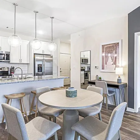 Apartment Landing Modern With Amazing Amenities *