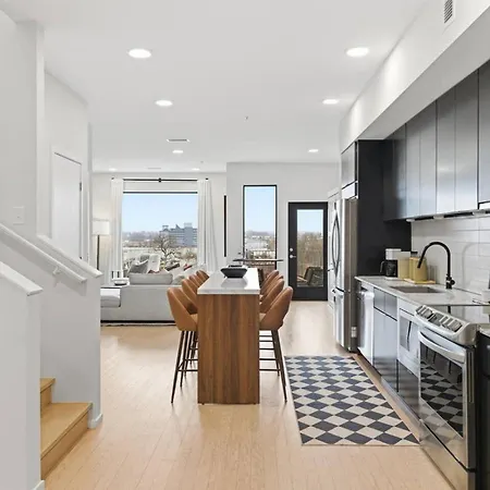 Apartment Penthouse River View With Patio And Parking Near Downtown