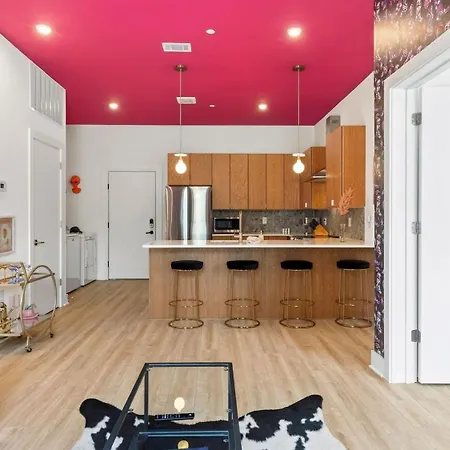 Apartment Cosmic Cowgirl By Avantstay Nashville