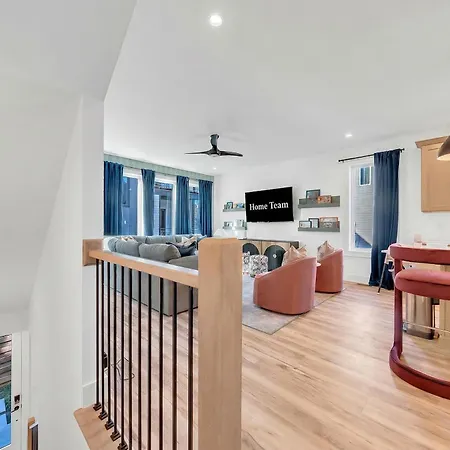 Apartment 4br Getaway - Rooftop Views - Fire Pit *