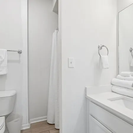 Apartment Comfortable 3br |minutes To Broadway| Parking *
