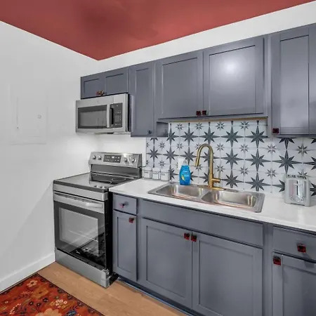 Spacious 2br Downtown | Free Parking Nashville