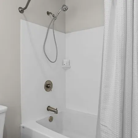 Modern 1br Walk To Gulch And Broadway Apartment *