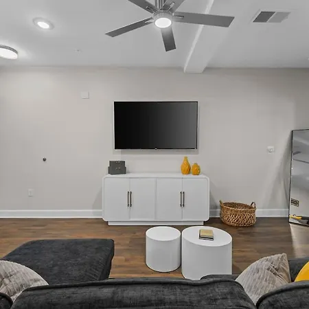 Modern 1br Walk To Gulch And Broadway Apartment *