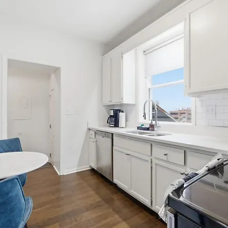 Modern 3br | Minutes To Downtown| Parking Apartment Nashville