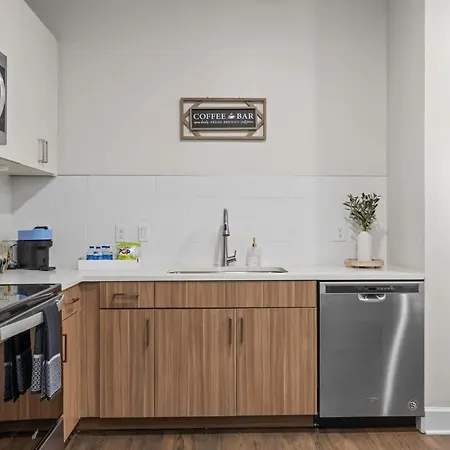 Modern 1br Walk To Gulch And Broadway