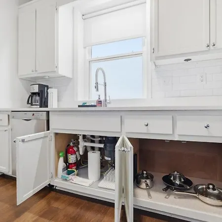 Modern 3br | Minutes To Downtown| Parking * Nashville