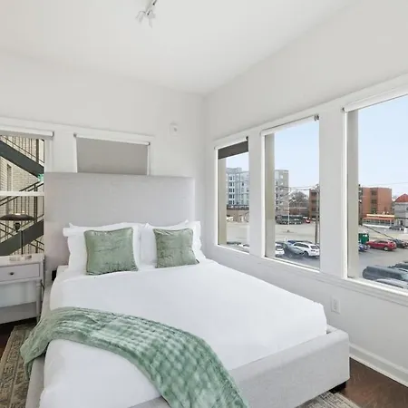 Bright 3br Apt|close To Universities |parking