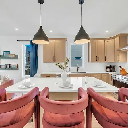 4br Getaway - Rooftop Views - Fire Pit Apartment *