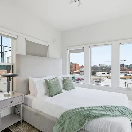 Apartment Bright 3br Apt|close To Universities |parking Nashville