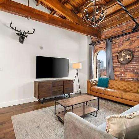 Apartment Rustic Loft W/ Speakeasy & Pool | Near Broadway