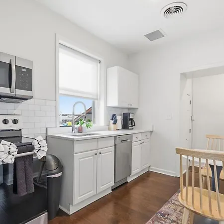 Apartment Comfortable 3br |minutes To Broadway| Parking Nashville