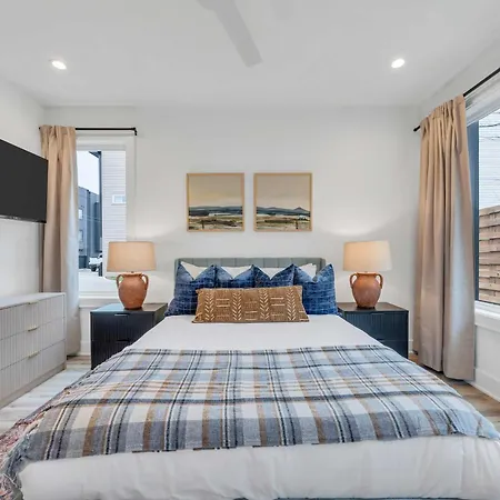 Rooftop Nights In - 3br - Office Apartment