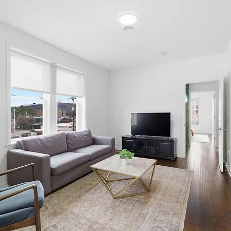 Modern 3br | Minutes To Downtown| Parking