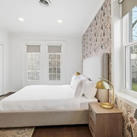 Comfortable 3br |minutes To Broadway| Parking Apartment