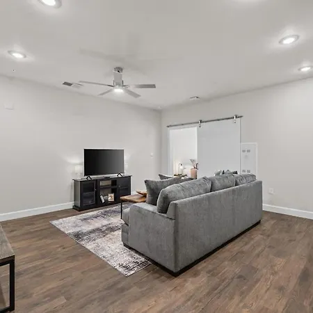 Stylish 1br With Pool & Gym In The Gulch