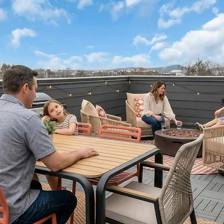 Rooftop Nights In - 3br - Office Apartment Nashville