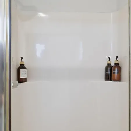 Modern 3br | Minutes To Downtown| Parking Nashville
