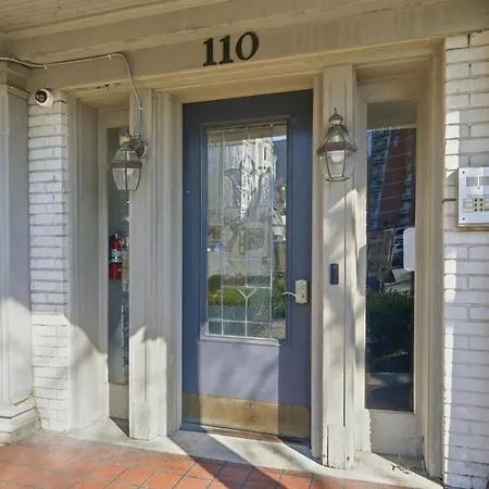 Apartment Bright 3br Apt|close To Universities |parking *