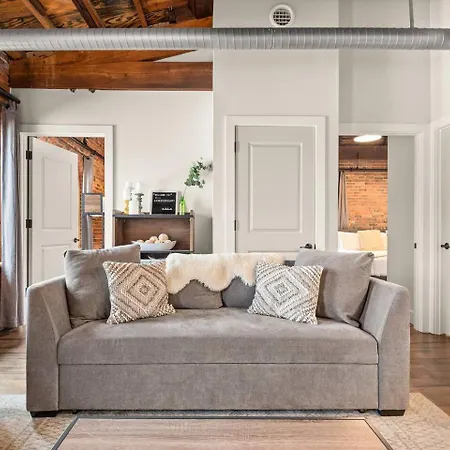Apartment Rustic Loft W/ Speakeasy & Pool | Near Broadway