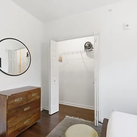 Bright 3br Apt|close To Universities |parking Apartment Nashville