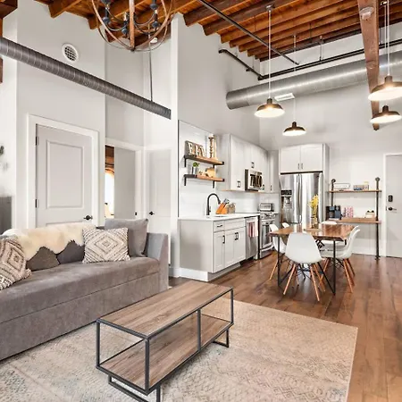 Apartment Rustic Loft W/ Speakeasy & Pool | Near Broadway *