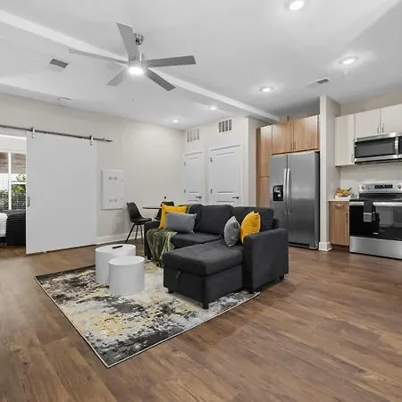 Modern 1br Walk To Gulch And Broadway Apartment