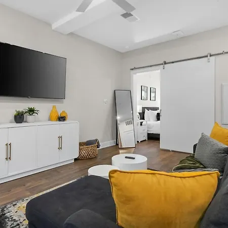 Modern 1br Walk To Gulch And Broadway Nashville