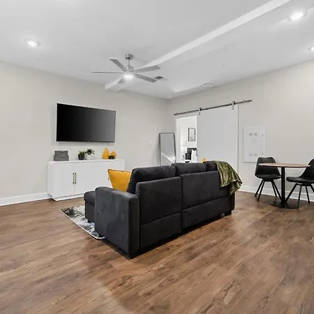 Modern 1br Walk To Gulch And Broadway