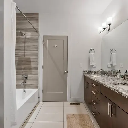 Modern Luxe Townhome With Rooftop Cinema * Nashville