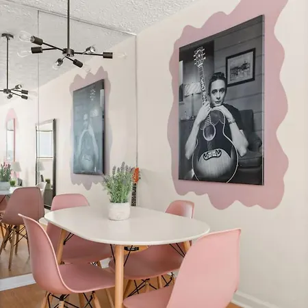 Country Legends On Music Row, Slps 27, Bachlorette Apartment *