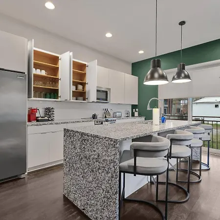 Modern Luxe Townhome With Rooftop Cinema Apartment Nashville