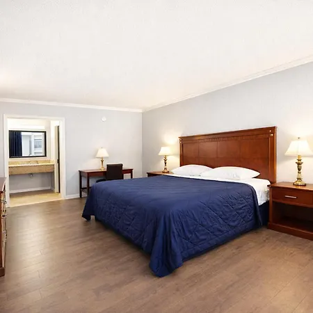 Quarters & 3* Nashville