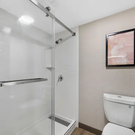 La Quinta By Wyndham Airport/opryland Hotel 3*